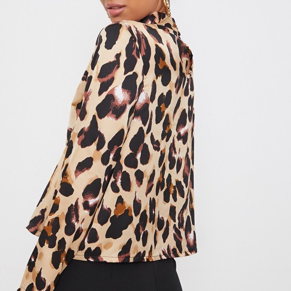 PrettyLittleThing Tan Silky Leopard Print Choker Detail Blouse - Picture 2 of 8